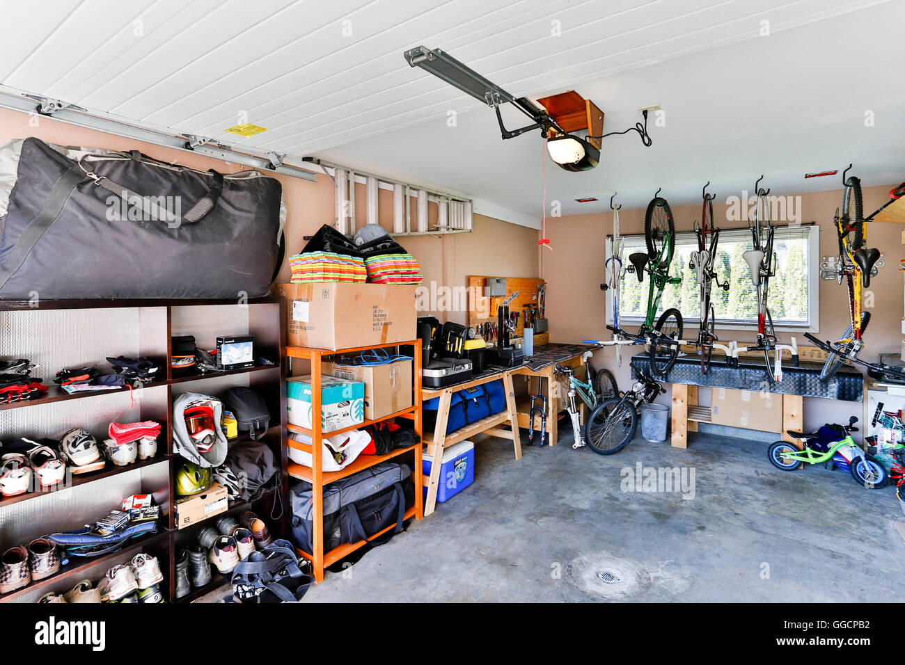 Home garage storage Foto Stock