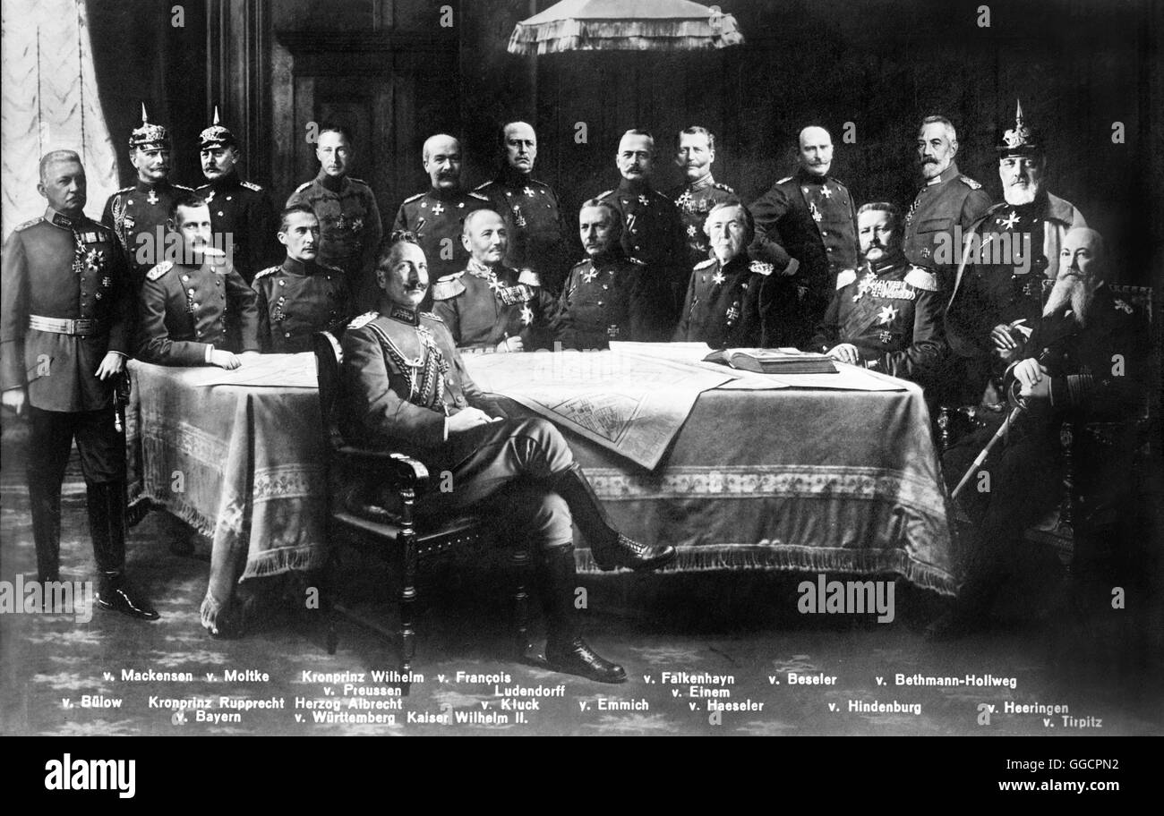 Il Kaiser Guglielmo II con i suoi generali. Foto da Bain News Service, c.1915 Foto Stock
