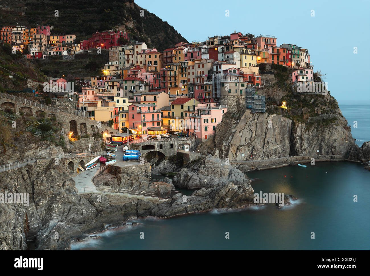 Geografia / viaggi, Manarola al tramonto, Cinque Terre, Italia, Additional-Rights-Clearance-Info-Not-Available Foto Stock