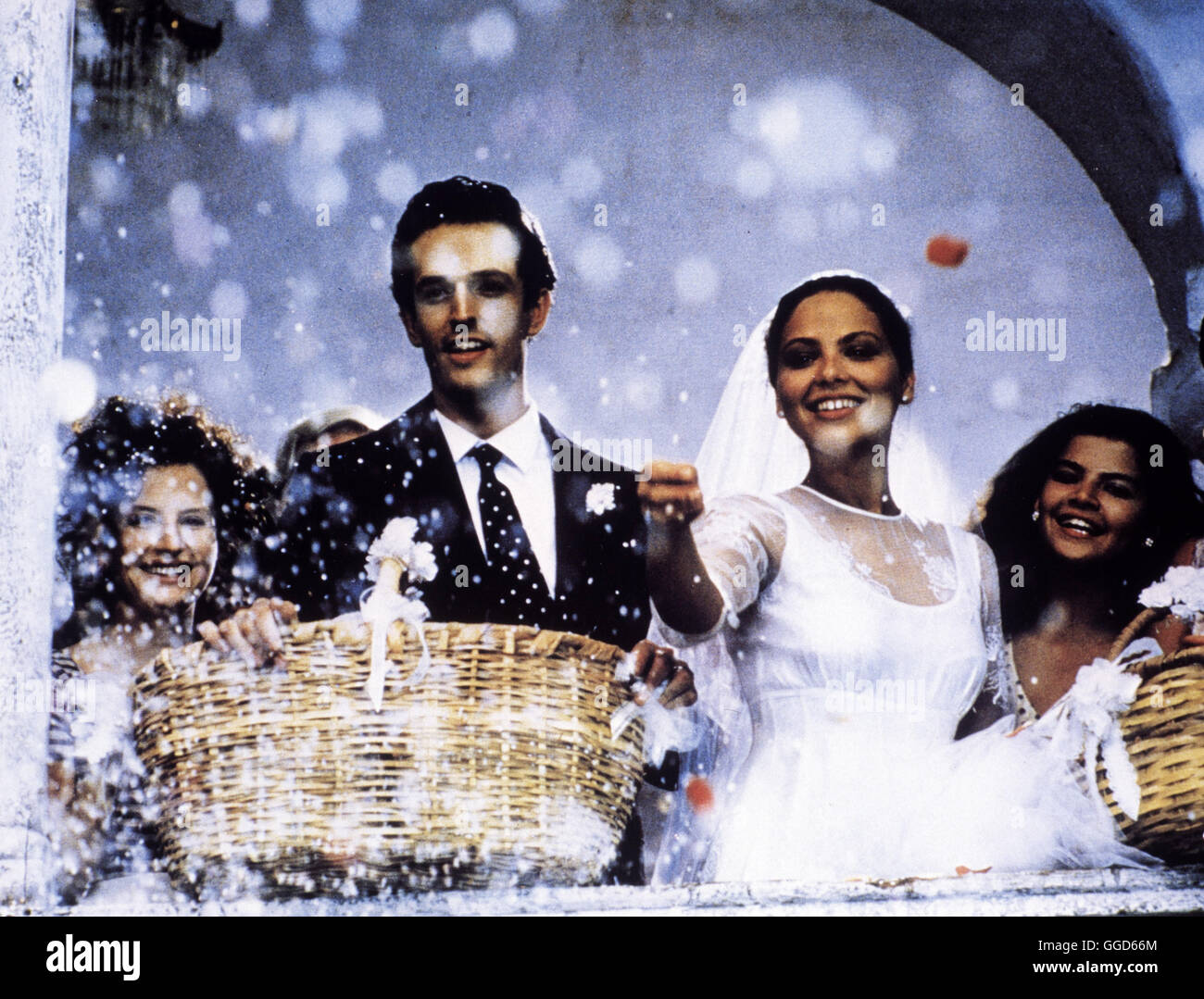 CHRONIK EINES ANGEKÜNDGTEN TODES / Chronaca di una morte annunciata ITL/F 1987 / Francesco Rosi in einem kleinen Dorf an der kolumbianischen Karibikküste feiert Bayardo San Romn (Rupert Everett) senna Hochzeit mit der Schönen Angela Vicario (ORNELLA MUTI). Doch auf das Fest folgt der Skandal. Angela wird noch in der Nacht von ihrem Mann zurück in ihr Elternhaus zurückgebracht - sie war keine Jungfrau mehr. Regie: Francesco Rosi aka. Chronaca di una morte annunciata Foto Stock