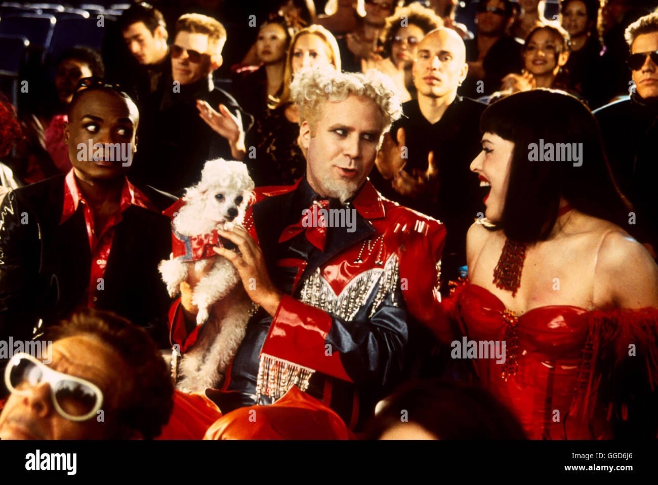 ZOOLANDER / Zoolander USA 2001 / Ben Stiller Der Neue Ministerpräsident von Malaysia morirà Kinderarbeit abschaffen, dadurch sehen die Modedesigner ihr Imperium bedroht. Wo sollen Sie jetzt ihre Waren herstellen lassen? Così beschließen die Modeschöpfer, den Ministro beseitigen zu lassen. Der exentrische Mugatu (SI) FERELL hat auch schon einen Kandidaten für diesen Job im Visir: Das superdämliche modello Derek Zoolander. Derek als nicht zum "Modello ännlichen des Jahres' gewählt wird, er ist am Boden zerstört und geht zu seinem Vater. Der arbeitet in einer Kohlenmine und ist nicht gerade Foto Stock