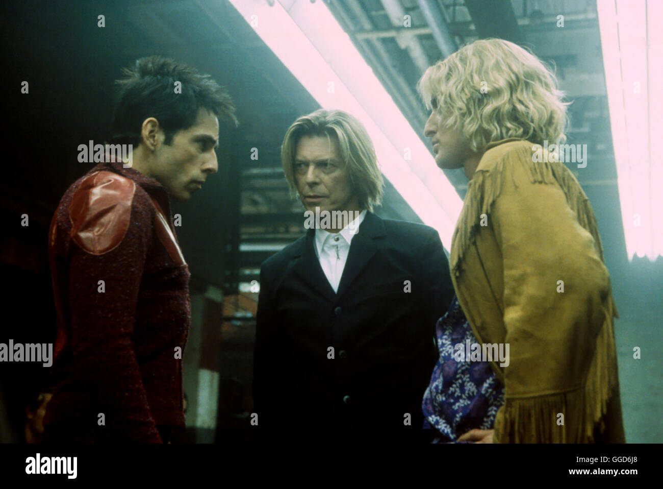 ZOOLANDER / Zoolander USA 2001 / Ben Stiller Der Neue Ministerpräsident von Malaysia morirà Kinderarbeit abschaffen, dadurch sehen die Modedesigner ihr Imperium bedroht. Wo sollen Sie jetzt ihre Waren herstellen lassen? Così beschließen die Modeschöpfer, den Ministro beseitigen zu lassen. Der exentrische Mugatu hat auch schon einen Kandidaten für diesen Job im Visir: Das superdämliche modello Derek Zoolander (Ben Stiller). Derek als nicht zum "Modello ännlichen des Jahres' gewählt wird, er ist am Boden zerstört und geht zu seinem Vater. Der arbeitet in einer Kohlenmine und ist nicht gerade Foto Stock