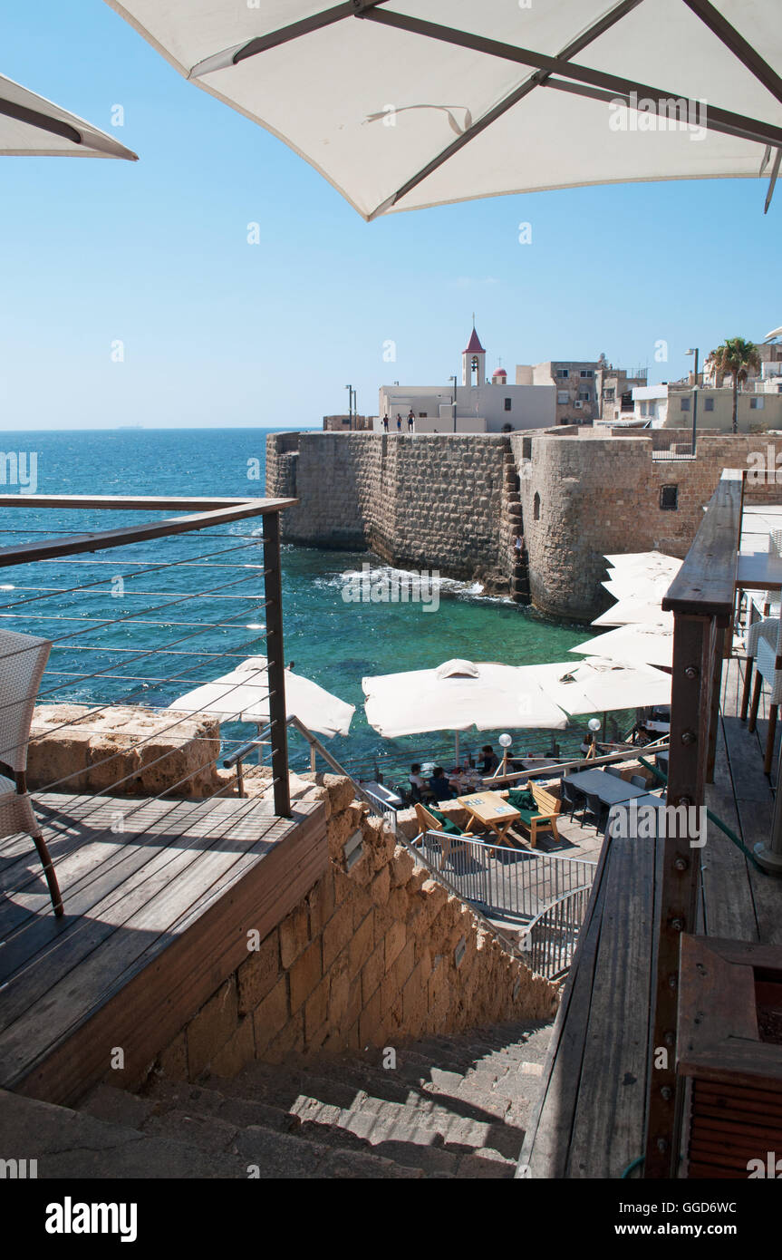 Israele: il mare di acro pareti originali mura costruite da Zahir al Umar, il righello araba del nord della Palestina nel XVIII secolo e la chiesa di San Giovanni Foto Stock