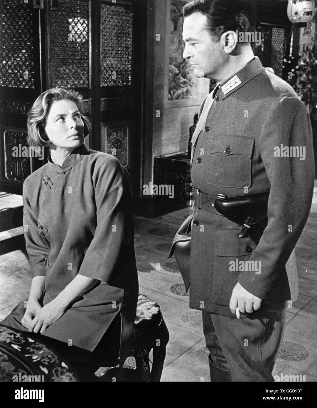 DIE Zur Herberge 6. GLÜCKSELIGKEIT / La Locanda della sesta felicità USA 1958 / Mark Robson Szene mit Curd Jürgens (Lin Nan), Ingrid Bergman (Gladys Aylward) Regie: Mark Robson aka. La Locanda della sesta felicità Foto Stock