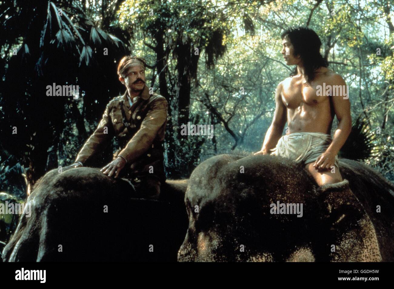 DAS DSCHUNGELBUCH / Rudyard Kipling Il Libro della Giungla USA 1994 / Stephen Sommers Szene mit SAM NEILL (Col. Brydon) und JASON SCOTT LEE (Mowgli). Regie: Stephen Sommers aka. Rudyard Kipling Il Libro della Giungla Foto Stock
