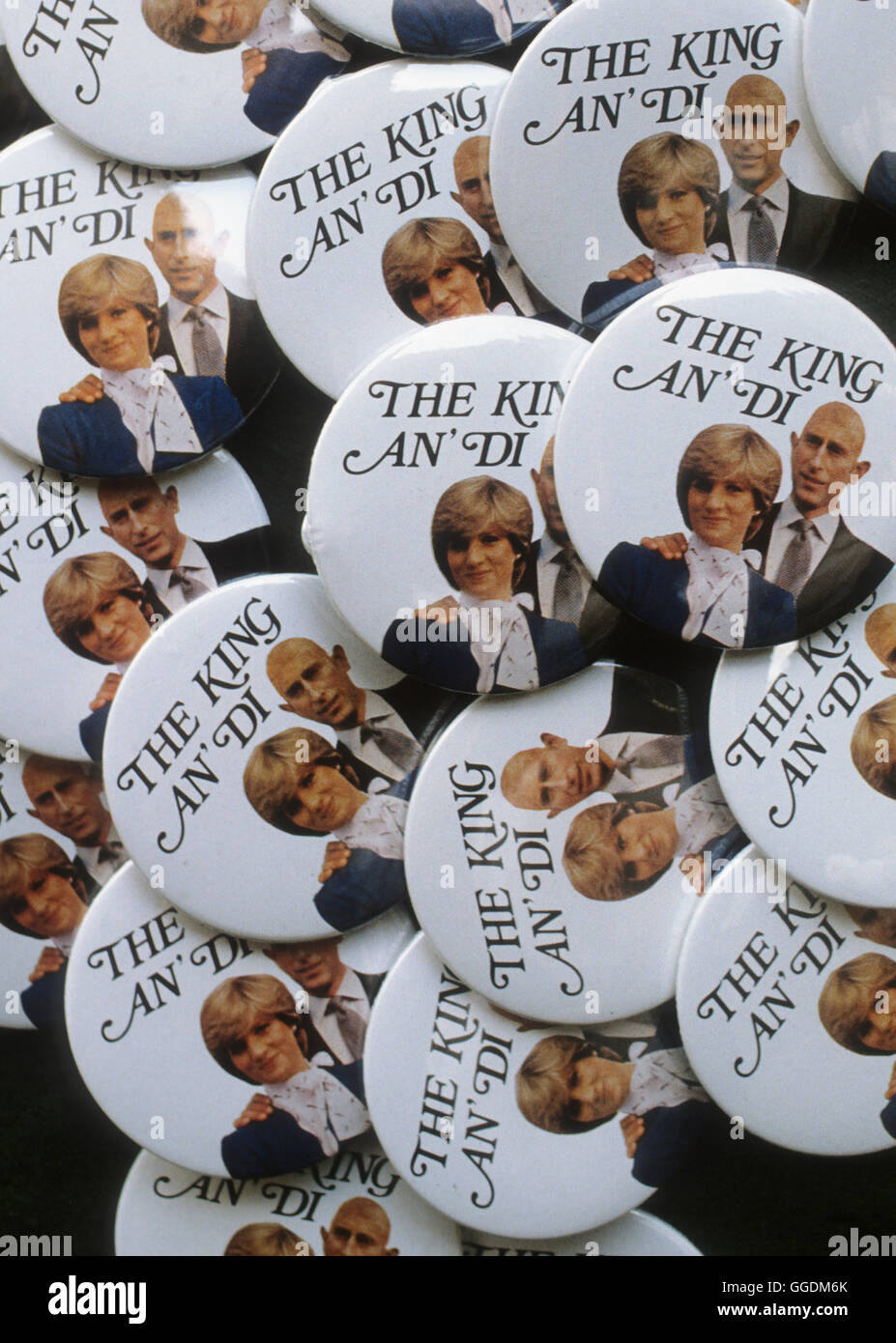 Il principe Carlo e Diana royal wedding souvenir il pulsante pin badge il re una di Prince Charles e Lady Diana Spencer ha avuto luogo il mercoledì 29 luglio 1981 degli anni ottanta UK HOMER SYKES Foto Stock