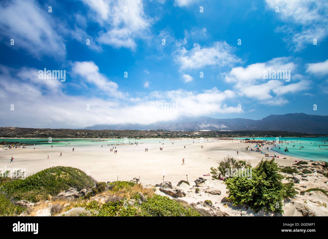 Elafonissi Laguna, Creta, Grecia. Elafonisi beach è una delle spiagge più belle d'Europa. Ci sono rosa e sabbia nera. Foto Stock