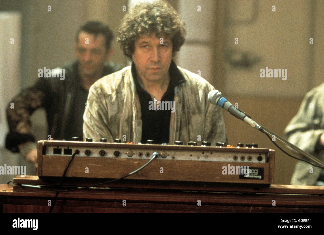 Ancora CRAZY / ancora Crazy GB 1998 / Brian Gibson Rockmusiker Tony Costello (STEPHEN REA) am tastiera. Regie: Brian Gibson aka. Ancora Crazy Foto Stock
