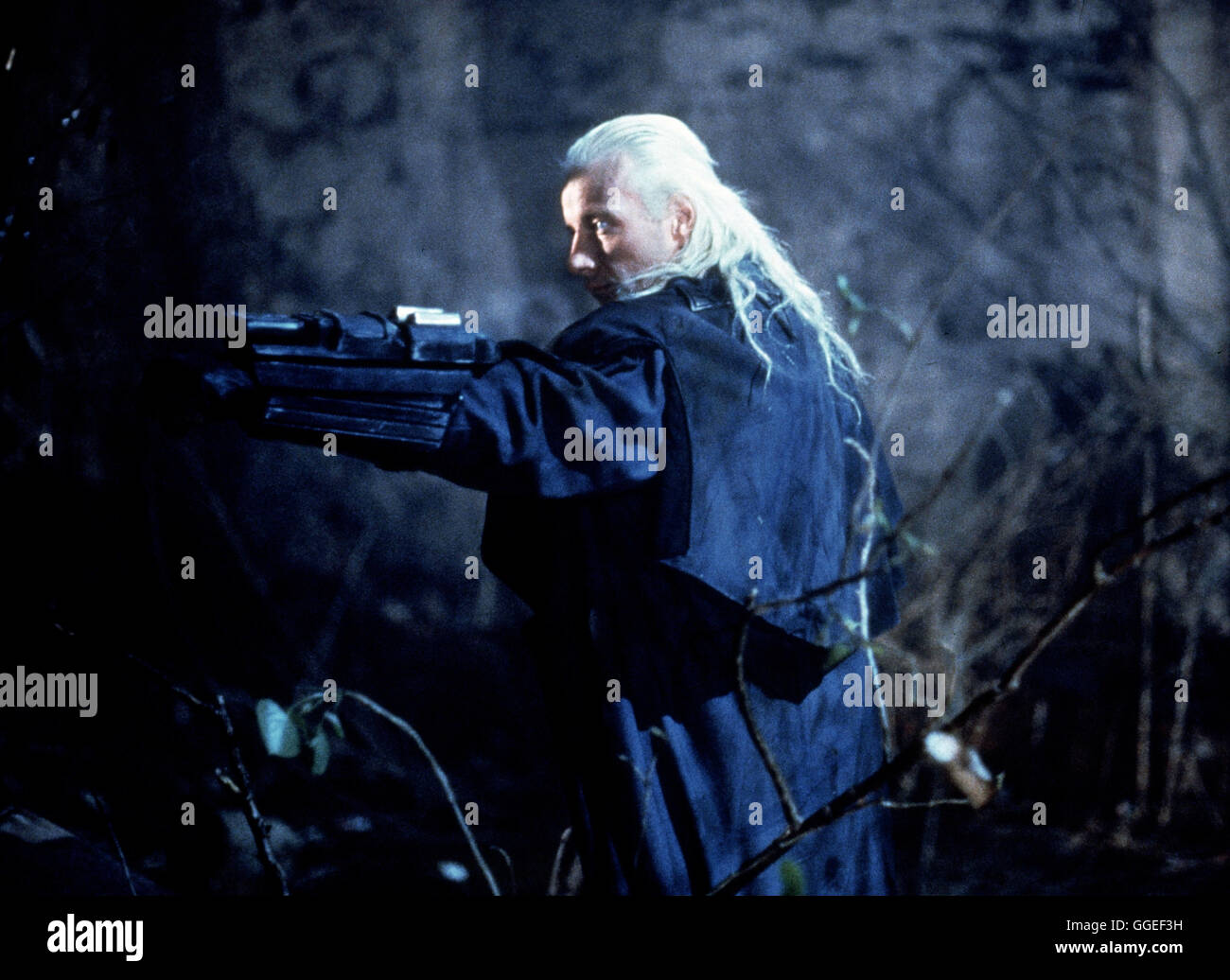 DARK ANGEL / Dark Angel USA 1990 / Craig R. Baxley Jack Undercover-Cop Caine aus Los Angeles steht kurz vor dem größten Fang sciabiche Lebens. Aber der Drogenboss Victor Manning, der ihm in die Falle gehen sollte, ist längst vorbereitet. Er geht zwar auf den Scheindeal ein und verkauft den Stoff un einen Polizisten, läßt diesen dann aber kaltblütig erschießen. Plötzlich erscheint Talec (Matthias sfumature di colore), mezza Mesch, mezza Roboter und beginnt skupellos zu töten, um an die menschlichliche 'Glücksdroge' endorfina zu gelangen... box Regie: Craig R. Baxley aka. Dark Angel Foto Stock