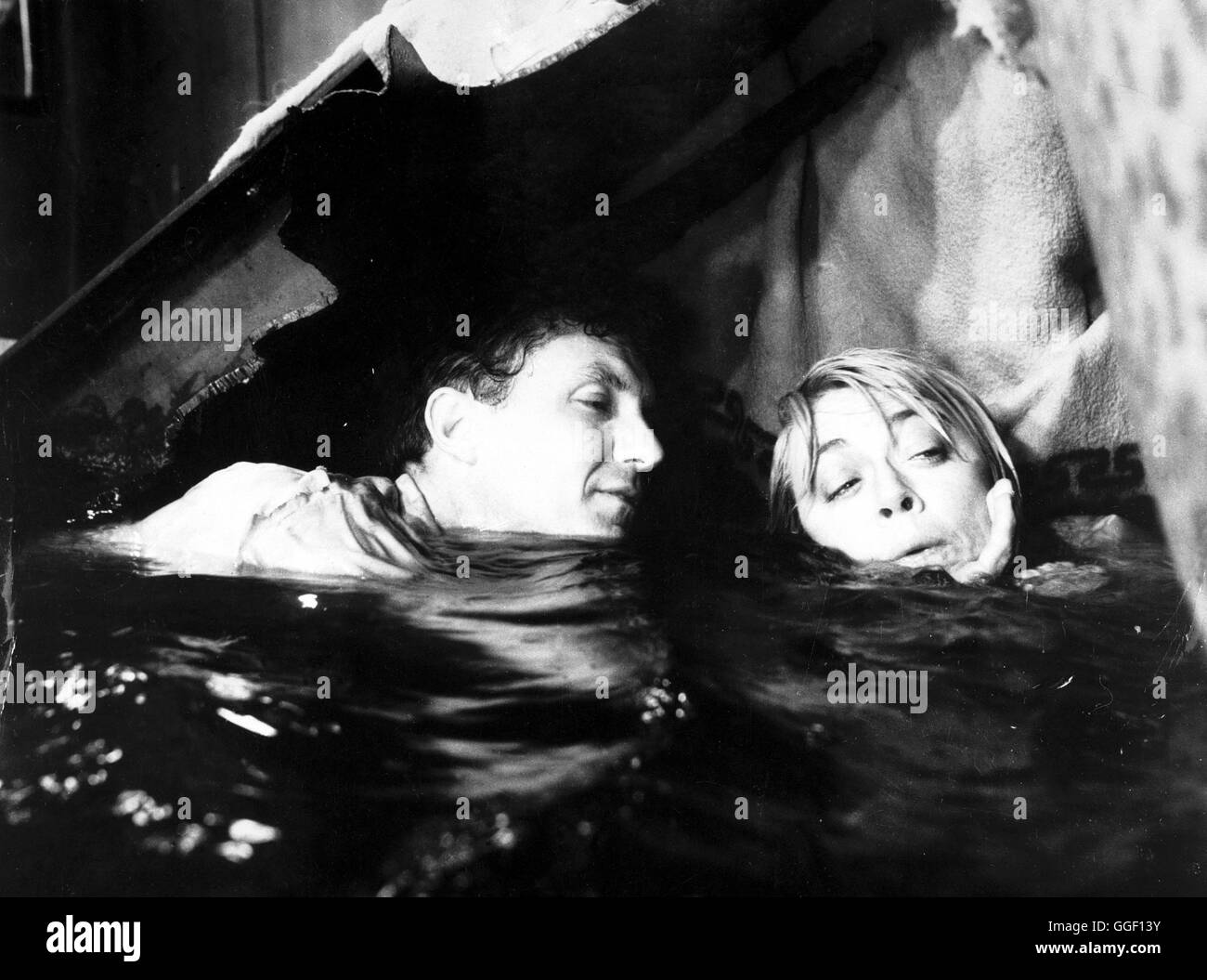 HÖLLENFAHRT / L'ULTIMO VIAGGIO USA 1959 / Andrew L. Stone Szene mit Dorothy Malone (Laurie Henderson) und GEORGE SANDERS (Robert Adams). Regie: Andrew L. Stone aka. L'ultimo viaggio Foto Stock