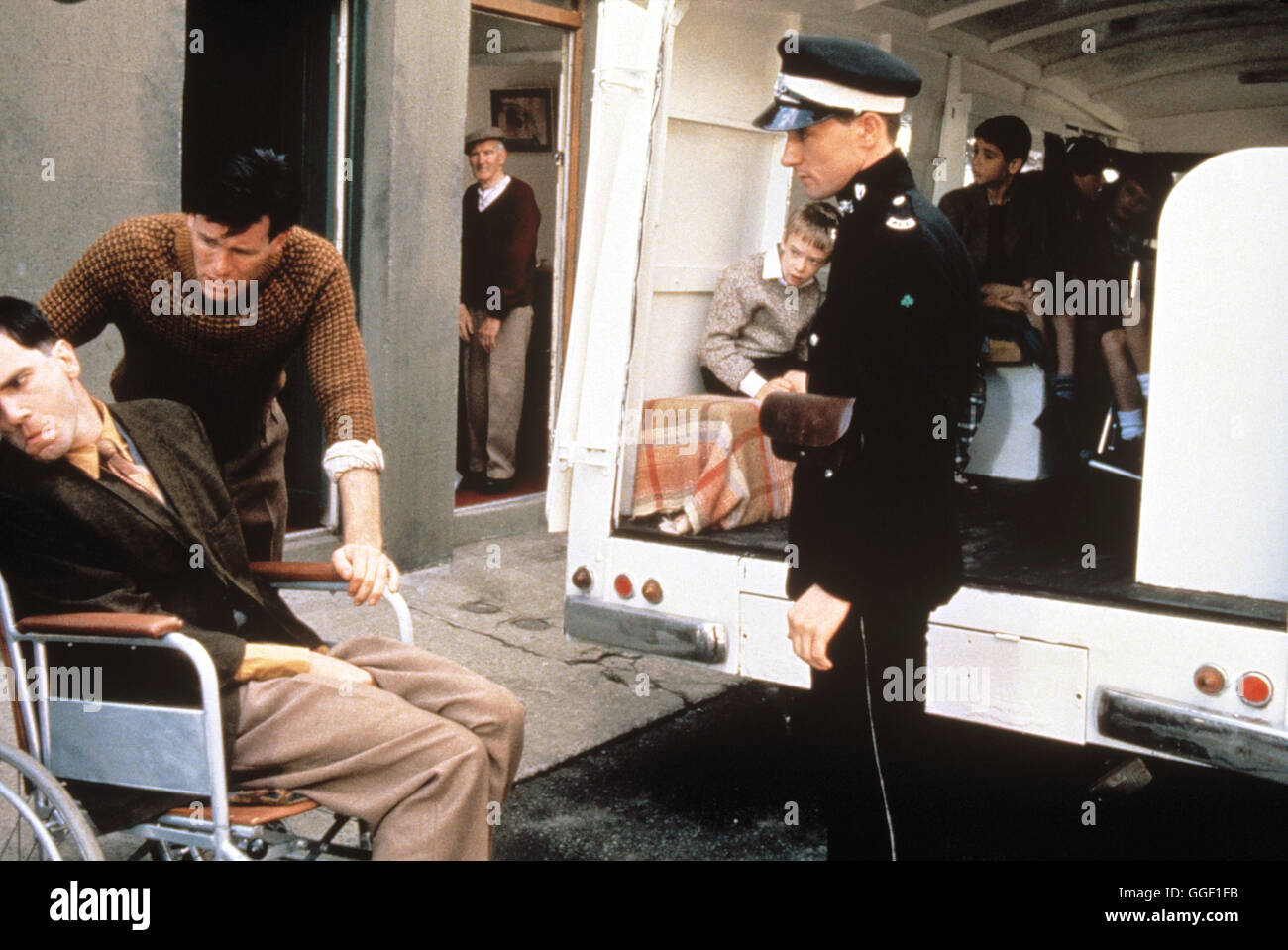 MEIN FUß LINKER / Il mio piede sinistro IRL/GB 1989 / Jim Sheridan Szene mit DANIEL DAY-LEWIS (Christy Brown, im Rollstuhl). Regie: Jim Sheridan aka. Il mio piede sinistro Foto Stock