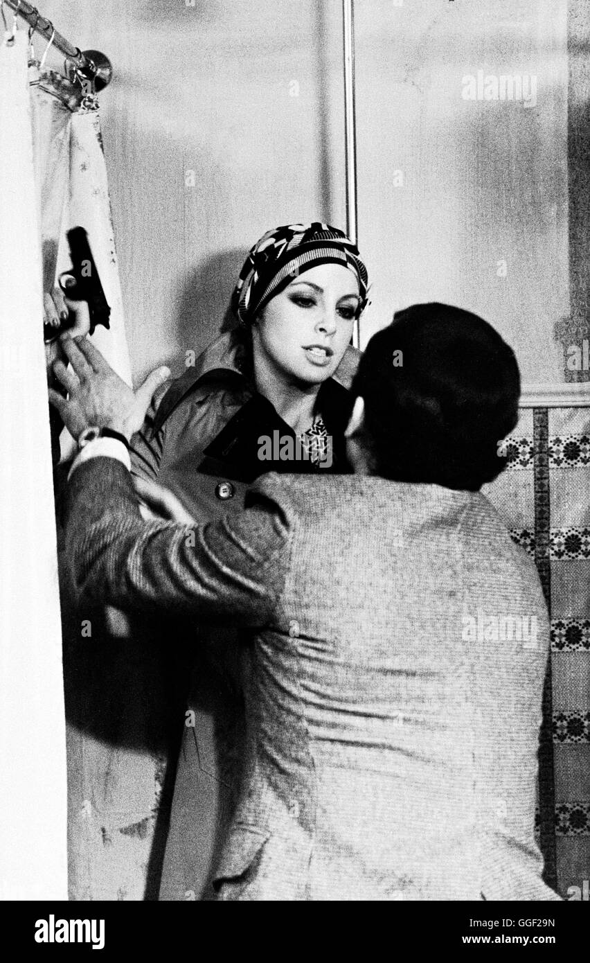 GEFÄHRLICH LEBT SICH'S BESSER / il faut vivre dangereusement Frankreich 1974 / Claude Makovski SYDNE ROME und CLAUDE BRASSEUR in 'Gefährlich lebt sich besser dell', 1974. Regie: Claude Makovski aka. Il faut vivre dangereusement Foto Stock