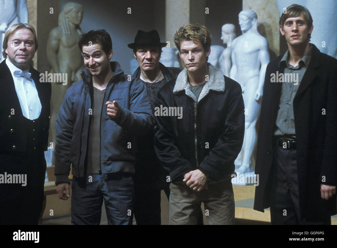 AUF HERZ UND NIEREN / D 2002 / Thomas Jahn VOLKER LECHTENBRINK, Dave (NIELS BRUNO SCHMIDT), Glotze (THIERRY VAN WERVEKE), Rico (STEFFEN WINK), Sigi (MARTIN GLADE) Regie: Thomas Jahn Foto Stock