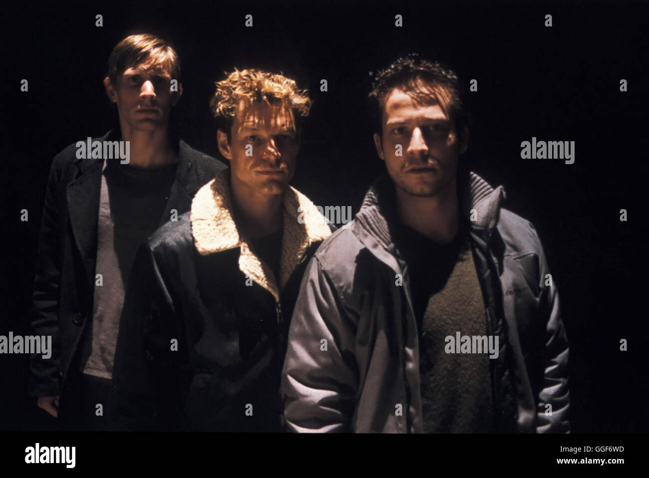 AUF HERZ UND NIEREN / D 2002 / Thomas Jahn Sigi (MARTIN GLADE), Rico (STEFFEN WINK), Dave (NIELS BRUNO SCHMIDT) Regie: Thomas Jahn Foto Stock