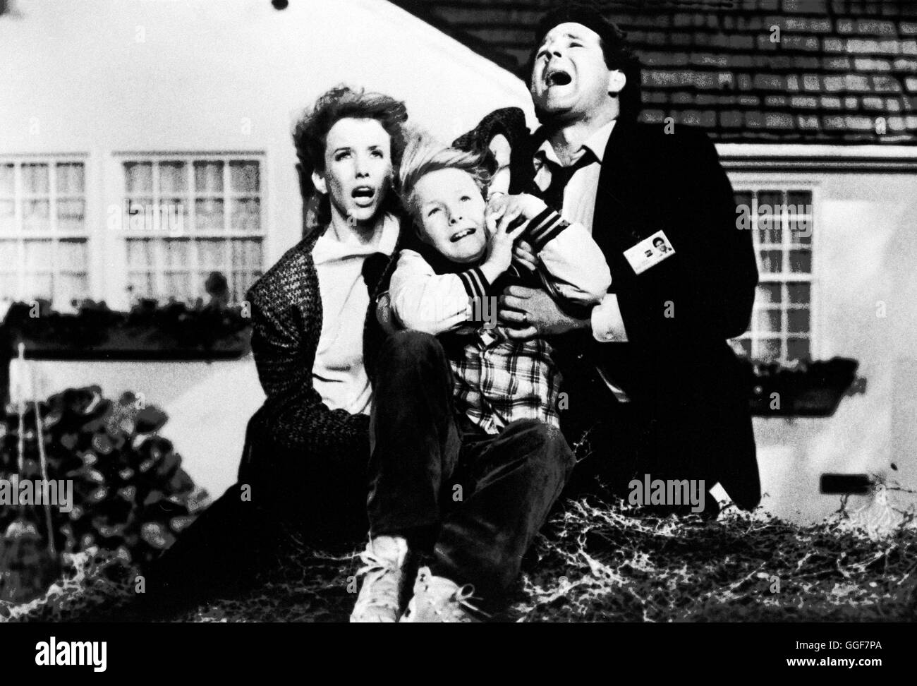 Invasione VOM MARS / invasori da Marte USA 1986 / Tobe tramoggia Szene mit Ellen (LARAINE NEWMAN), David Gardner (HUNTER CARSON), George Gardner (TIMOTHY BOTTOMS) Regie: Tobe tramoggia aka. Invasori da Marte Foto Stock