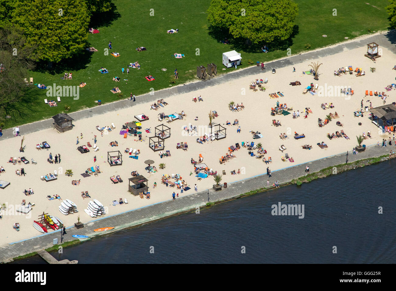 Vista aerea, vista aerea di Essen, Lago Baldeneysee mare con spiaggia e prendere il sole in piscina all'aperto, Essen, Valle della Ruhr, Foto Stock