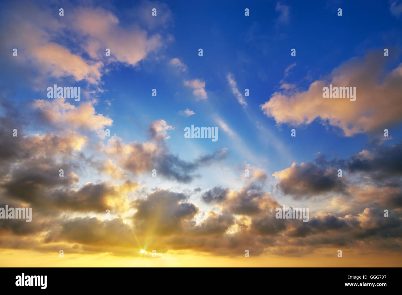 Bel tramonto sul mare. Foto Stock