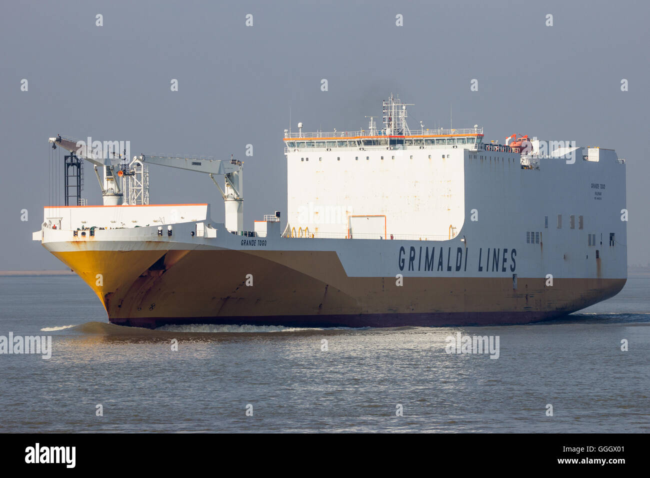 Grande Togo nave da linee di Grimaldi Foto Stock