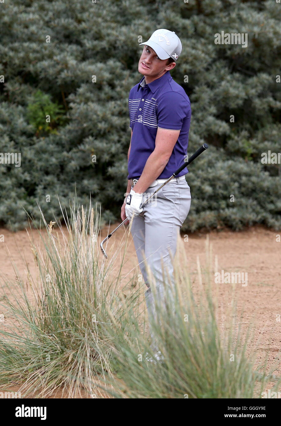 Chris Paisley in Inghilterra nel groviglio sul bordo del 6 ° verde durante la terza fase del secondo giorno del Paul Lawrie Match Play ad Archerfield Links, East Lothian. PREMERE ASSOCIAZIONE foto. Data immagine: Venerdì 5 agosto 2016. Vedere PA storia GOLF Archerfield. Il credito fotografico dovrebbe essere: Jane Barlow/PA Wire. Foto Stock