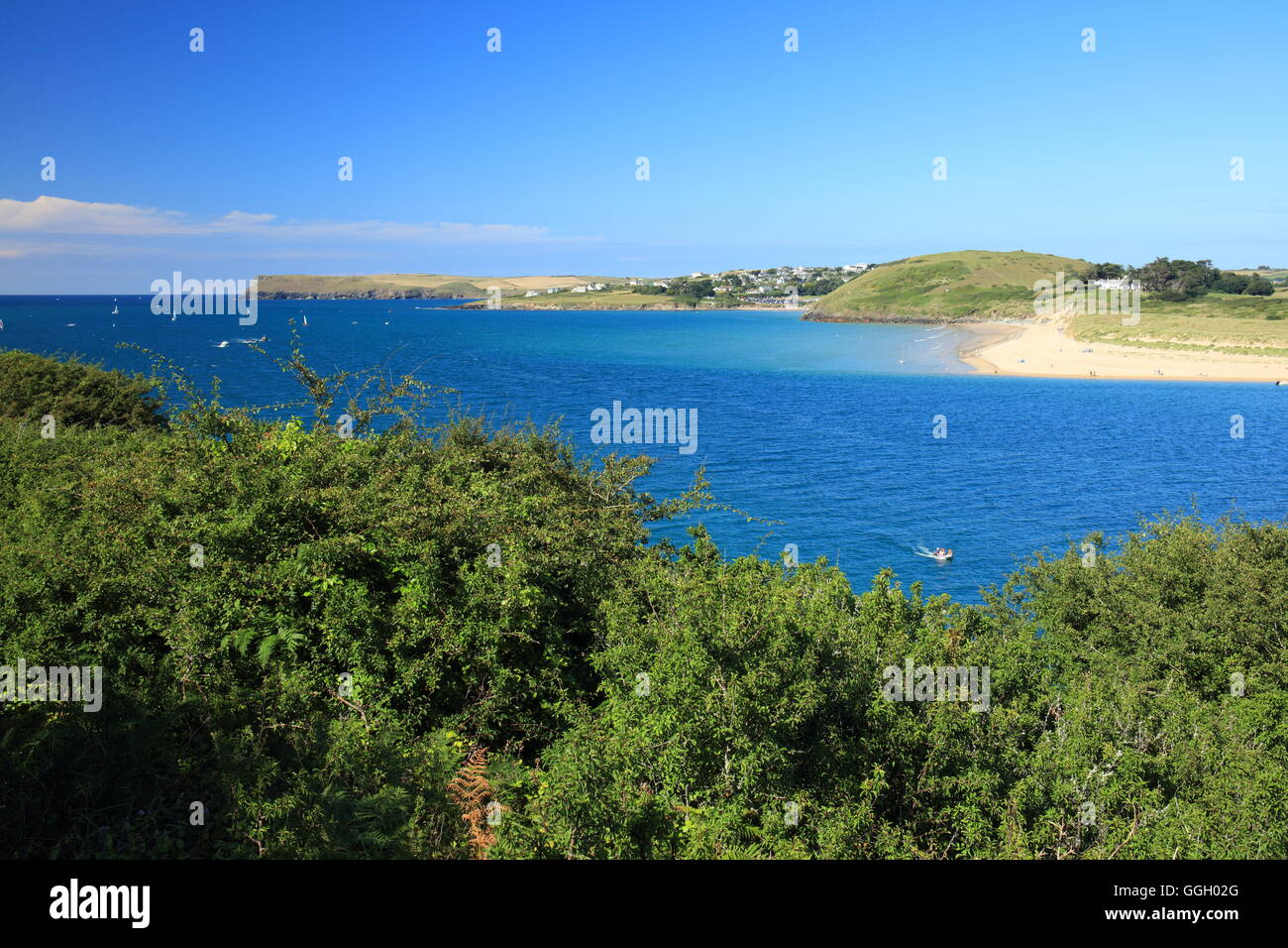 Estuario del cammello, estate vista verso la baia di Daymer/bocca di estuario, Padstow, North Cornwall, England, Regno Unito Foto Stock
