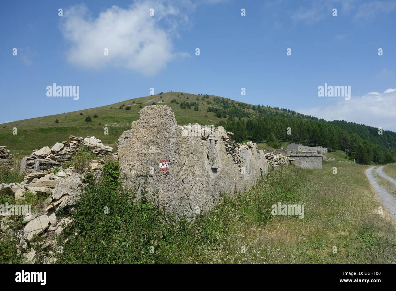 Alcune rovine a Via Alpina, Alpi Liguri, Italia Foto Stock
