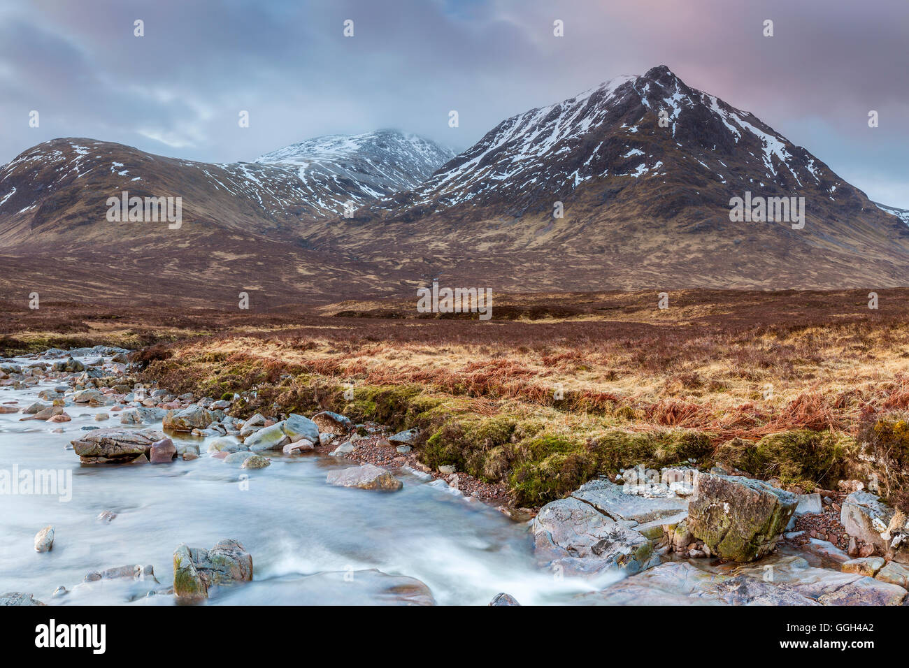 Sron na Creise & Stob un' Ghlais Choire e fiume Coupall a Glen Etive, Highlands, Scotland, Regno Unito, Europa. Foto Stock