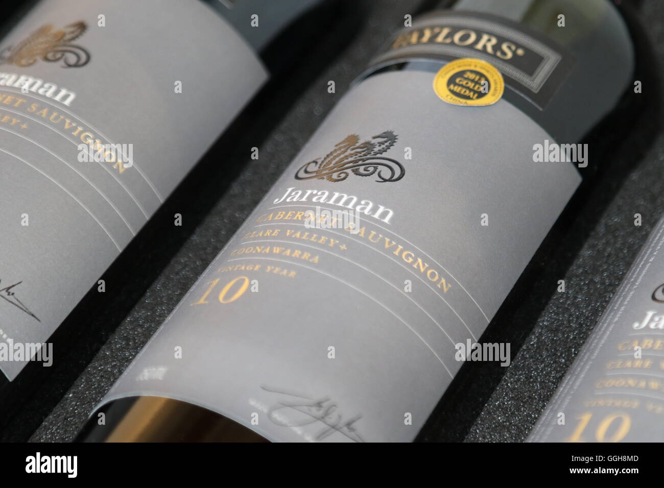 Bottiglia di vino e di vino etichetta al Taylors Vini, Clare Valley, Australia Foto Stock