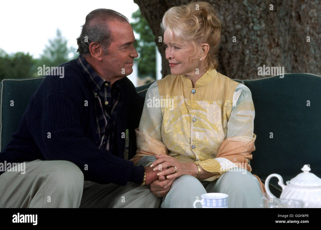 DIE GÖTTLICHEN GEHEIMNISSE DER YA-YA-SCHWESTERN / segreti divini della Sorellanza Ya-Ya USA 2002 / Callie Khouri Shep Walker (James Garner), vivi (Ellen Burstyn) Regie: Callie Khouri aka. Segreti divini della Sorellanza Ya-Ya Foto Stock