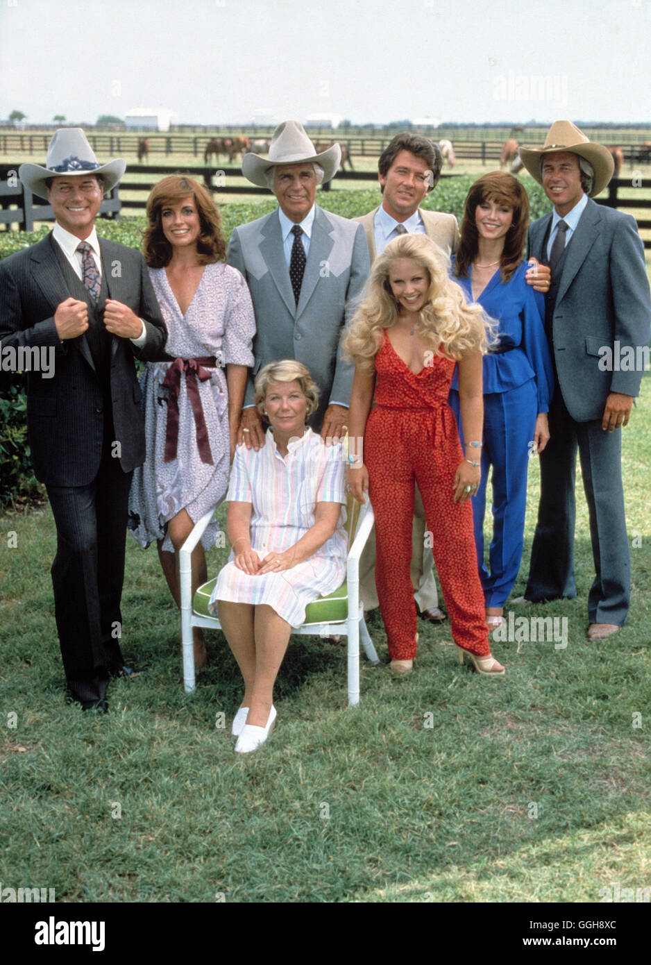 DALLAS / Familientreffen USA 1978 / J.R. Ewing (LARRY HAGMANN), Sue Ellen Ewing (LINDA grigio), Jock Ewing (Jim Davis), Bobby Ewing (PATRICK DUFFY), Pamela Ewing (VICTORIA PRINCIPAL), Cliff Barnes (KEN KERCHEVAL), vorn: Ellie Ewing (BARBARA BEL GEDDES), Lucy Ewing (CHARLENE TILTON) aka. Familientreffen Foto Stock