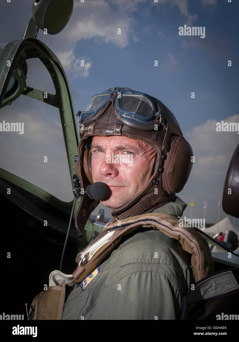 Lee Proudfoot, pilota di Spitfire, Goodwood 2014, Racing Sport, Classic Car, Goodwood, Chichester, Sussex, Inghilterra, grande Br Foto Stock