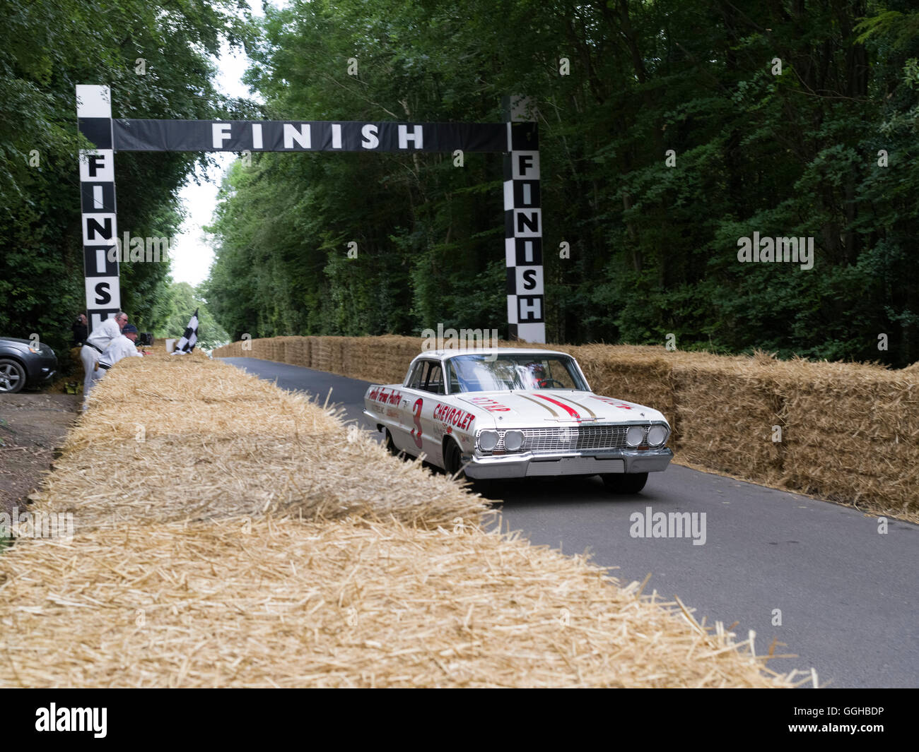 1963 Chefrolet Impala alla linea di finitura, Goodwood Festival della velocità 2014, racing, auto racing, classic car, Chichester, Susse Foto Stock