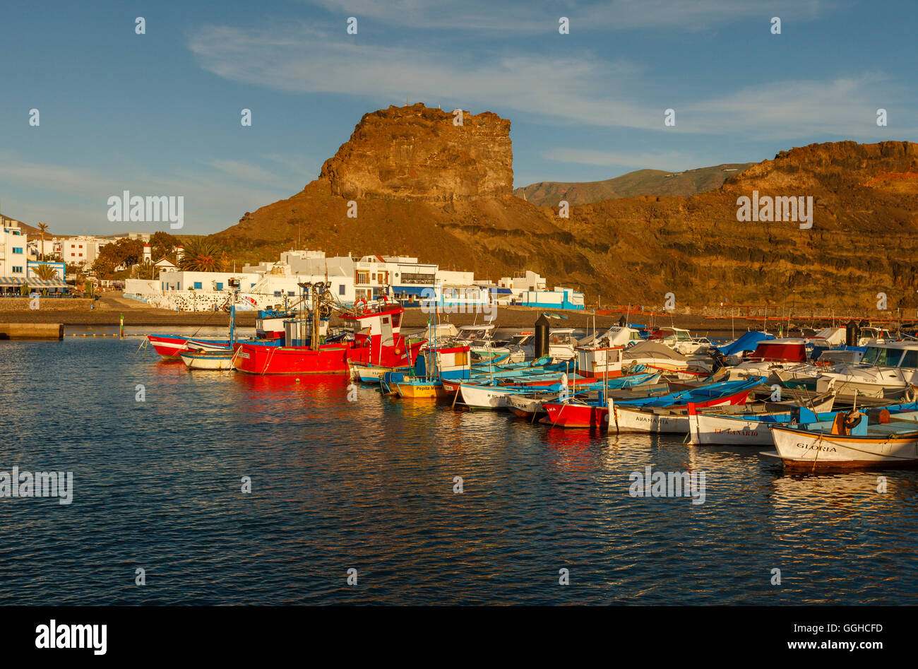 Porto di pesca, barche da pesca nel porto di Puerto de las Nieves, vicino a Agaete, costa ovest, Gran Canaria Isole Canarie Spagna, Foto Stock