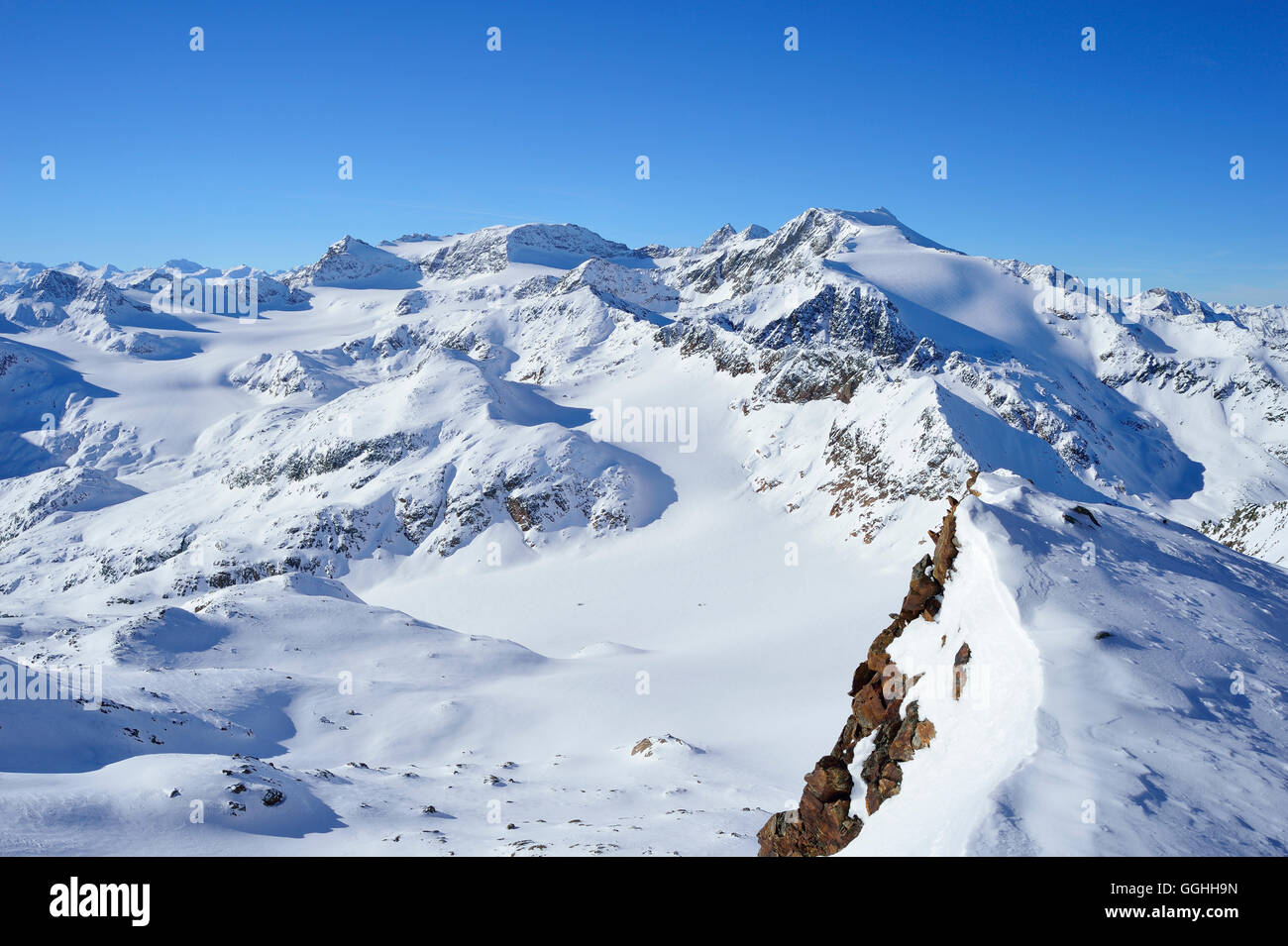 Montagna innevata scenario, Agglsspitze, Pflersch Valley, Alpi dello Stubai, Alto Adige, Italia Foto Stock