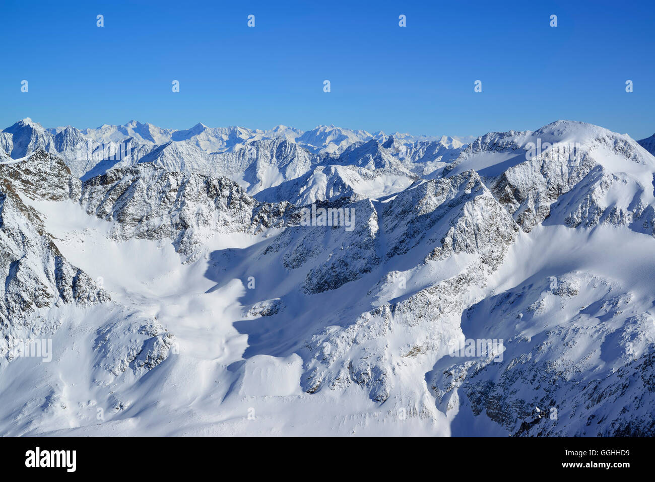 Montagna innevata scenario, Kuscheibe, Alpi dello Stubai, Tirolo, Austria Foto Stock