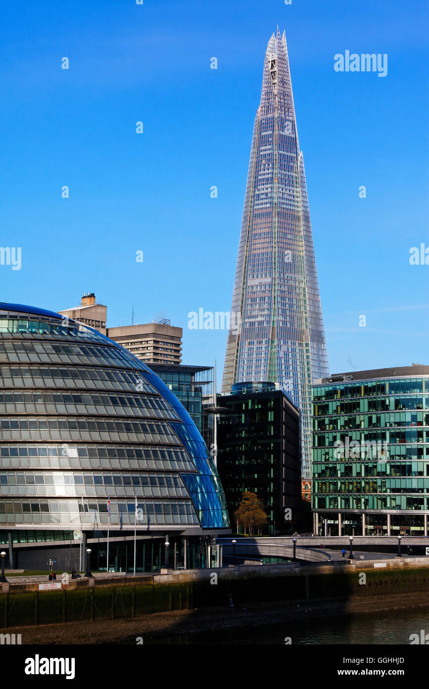 Il Municipio (anteriore sinistro), la Shard e edifici di uffici di più Londra Riverside (anteriore destro) Southwark, Londra, Inghilterra, Onu Foto Stock