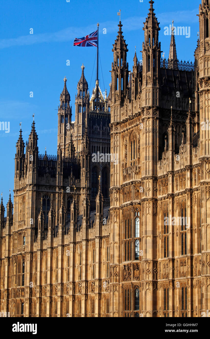 Riverfront di Westminster Palace aka Houses of Parliament, Westminster, London, England, Regno Unito Foto Stock