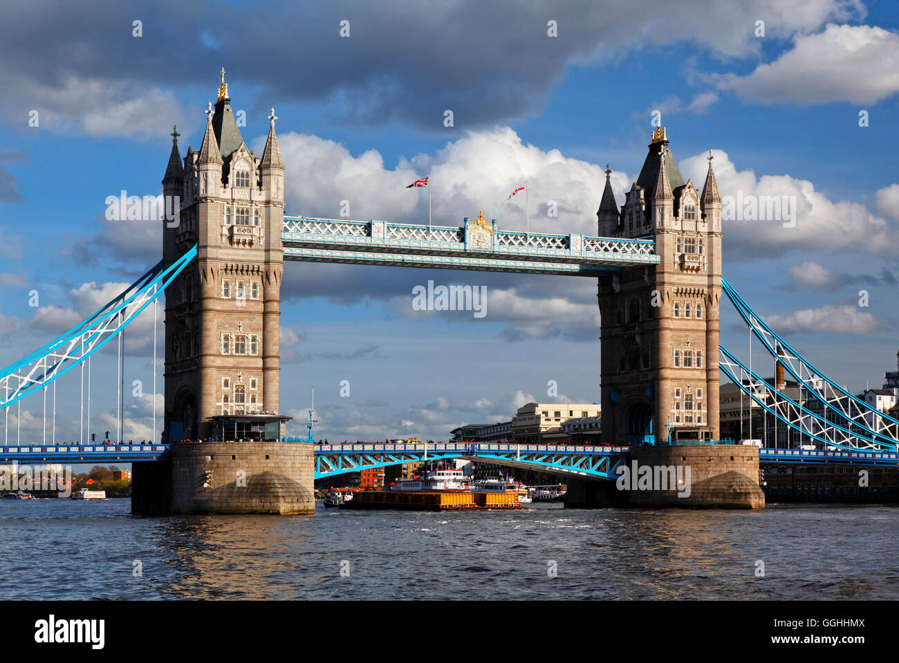 Il Tamigi e il Tower Bridge di Londra, Inghilterra, Regno Unito Foto Stock