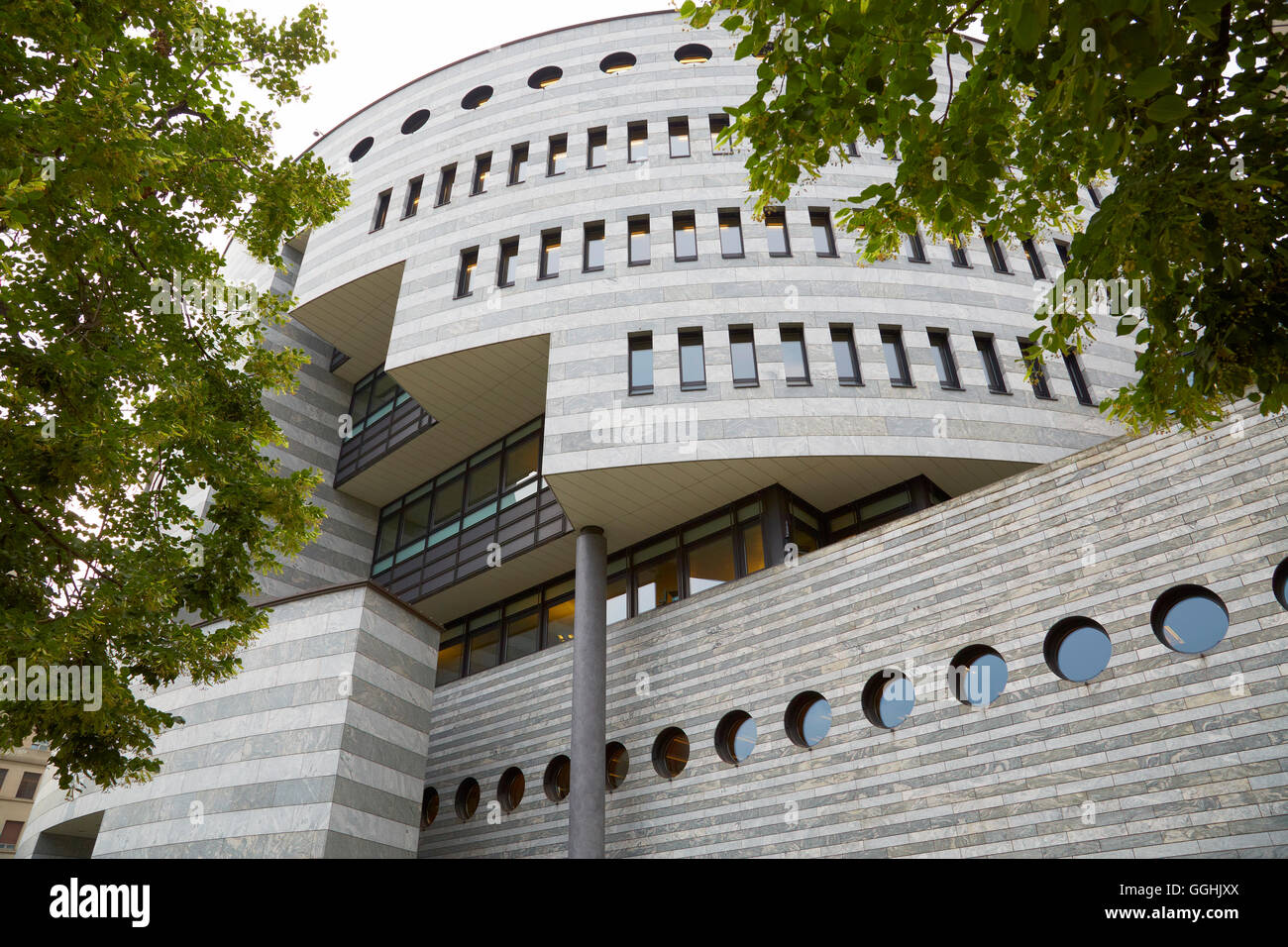 Edificio della banca UBS da Mario Botta, 1995, Aeschenplatz, Basilea, Svizzera, Europa Foto Stock