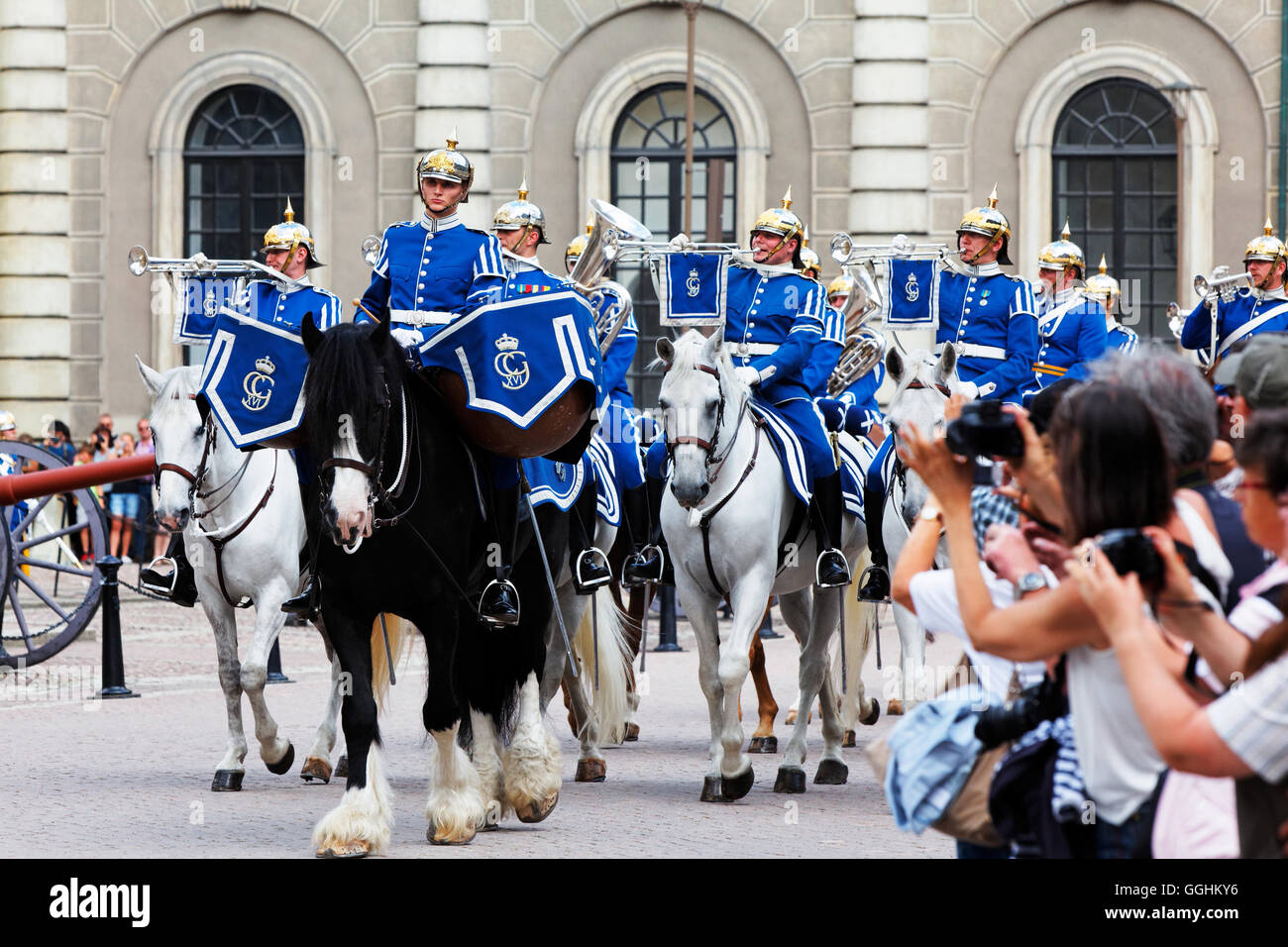 Cambio della guardia di fronte a palazzo dei re, la Gamla Stan, Stoccolma, Svezia Foto Stock