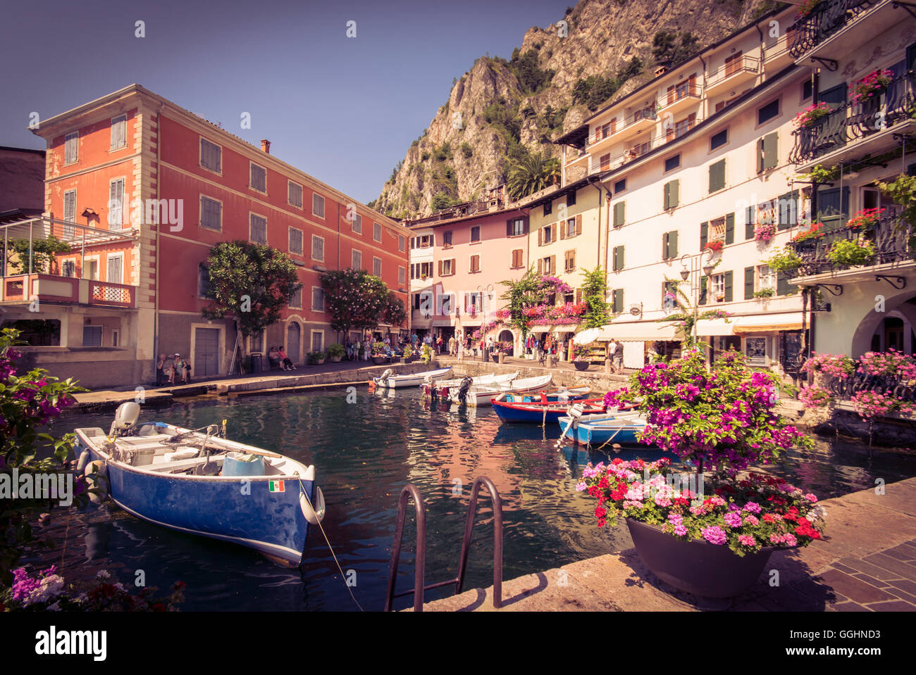 Limone sul Garda è una città in Lombardia (Italia settentrionale), sulla riva del lago di Garda. Foto Stock