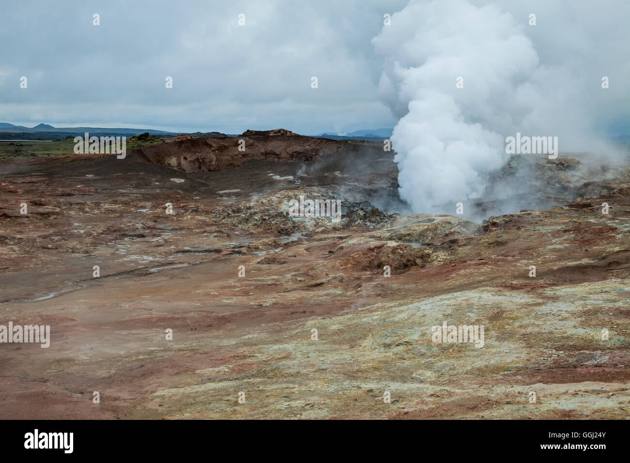 La cottura a vapore di geyser vicino a Keflavik, Islanda. Foto Stock