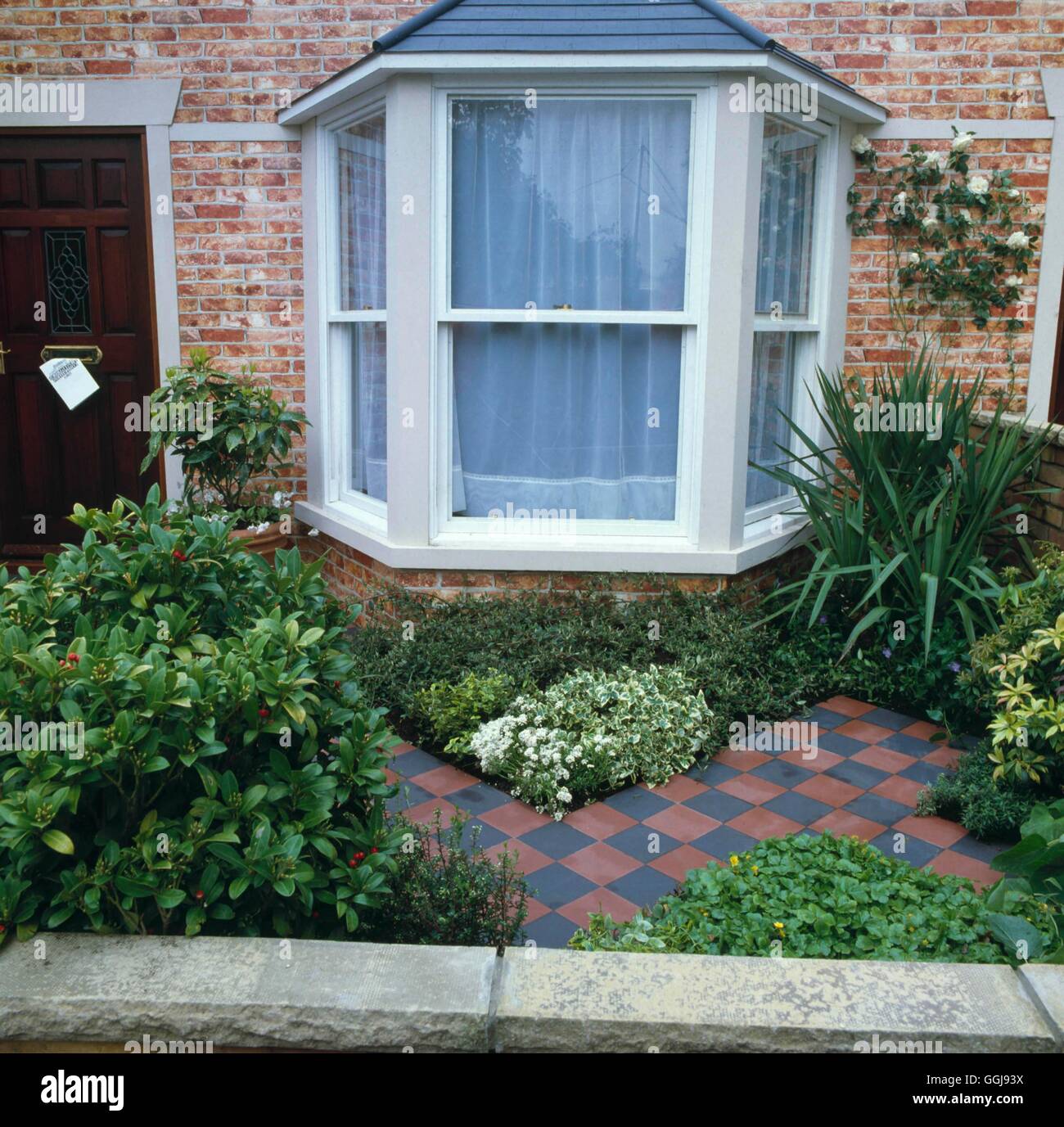 Giardino anteriore - (Waterers Paesaggi - Chelses Flower Show 1984) FRO033226 Foto Stock