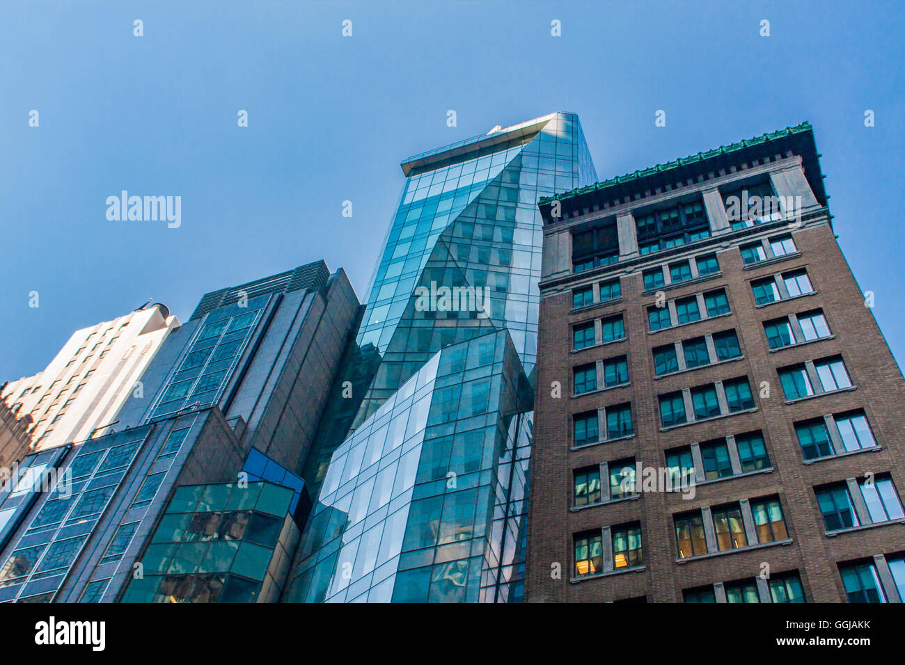 Vista al grattacielo moderno nella città di New York Foto Stock