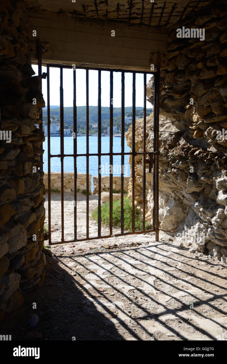 Metal Dungeon Gate o griglia di protezione Foto Stock