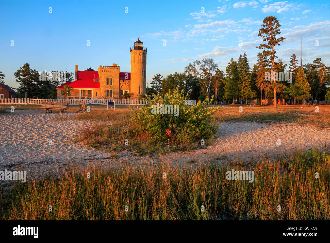 Il vecchio Mackinaw Point Lighthouse presso lo stretto di Mackinaw, Michigan inferiore della penisola, STATI UNITI D'AMERICA Foto Stock