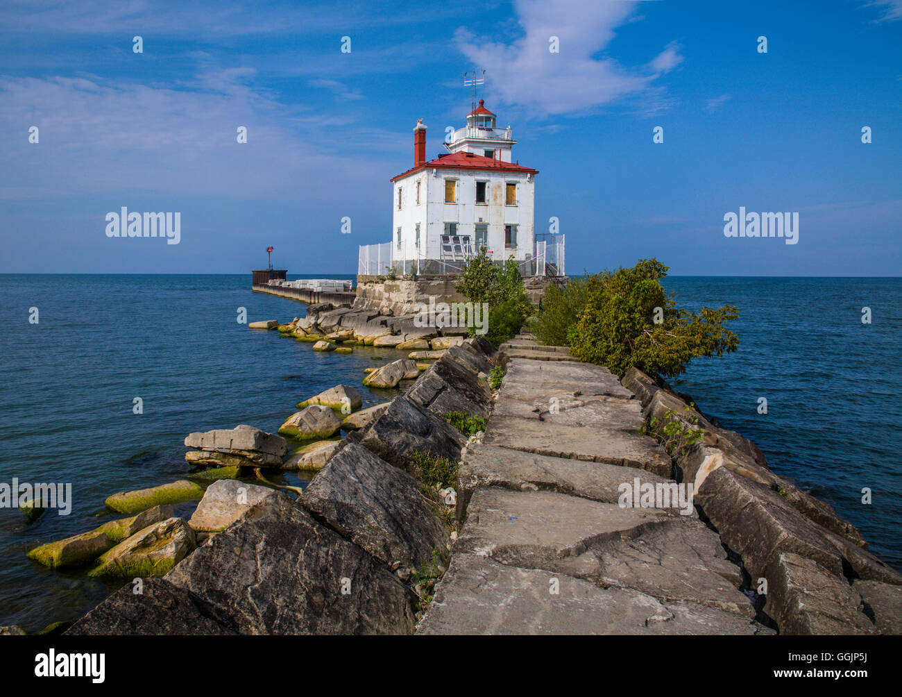 Un classico il Lago Erie faro, il Fairport Porto West frangionde luce su una bella giornata in Fairport Ohio, Stati Uniti d'America Foto Stock