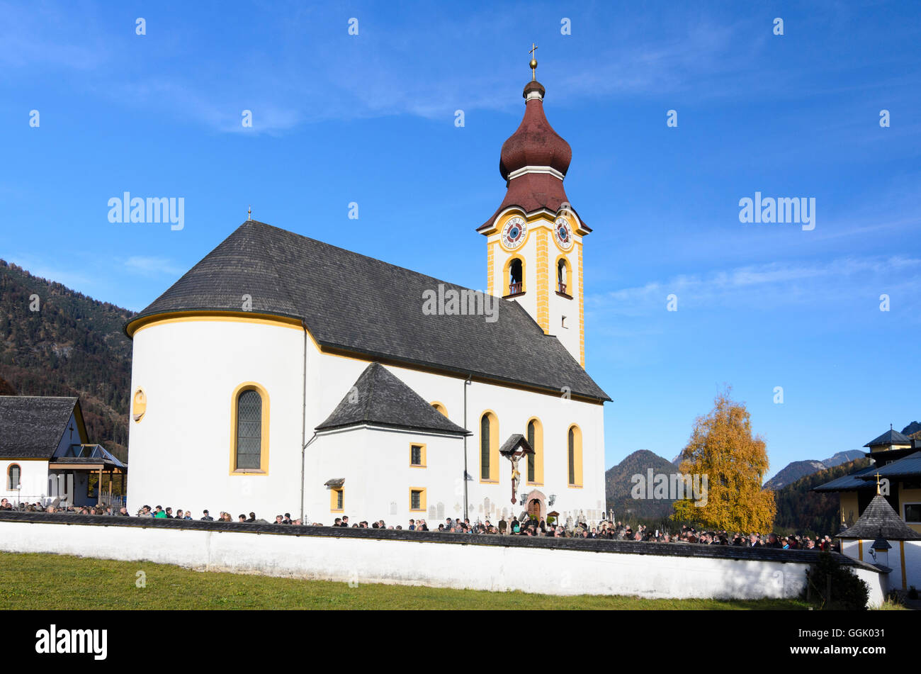 Unken: chiesa hl . James d . Ä . e il cimitero di una commemorazione dei defunti su tutti i santi, Austria, Salisburgo, del Pinzgau Foto Stock