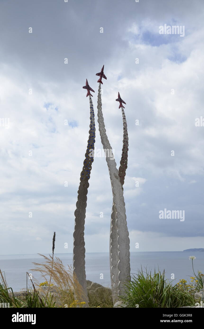 Una scultura sul fronte mare di Bournemouth per commemorare Giovanni Egging delle frecce rosse aria team display Foto Stock