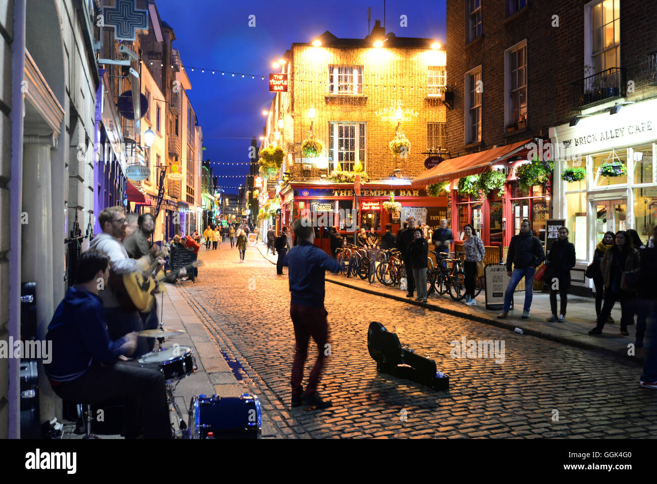 Vita notturna in Temple Bar trimestre, Dublino, Irlanda Foto Stock