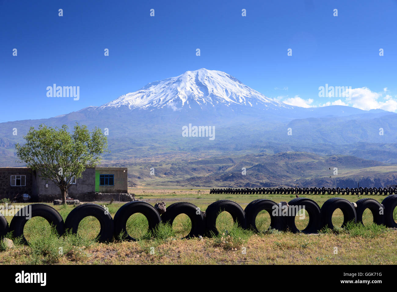 Vista del Monte Ararat vicino a Dogubayazit, curdi della zona popolata, Ararat, Anatolia orientale, orientale della Turchia Turchia Foto Stock